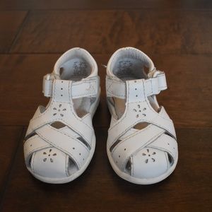 Stride Rite Tulip Fisherman Sandal in White Size 3.5M